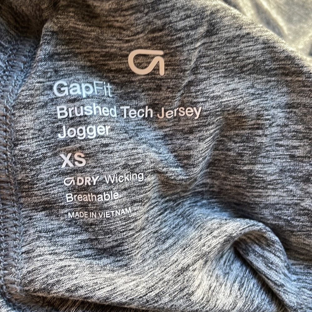 NWT - GapFit Brushed Tech Jersey Jogger - Picture 11 of 12